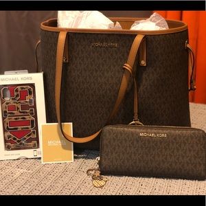 SOLD‼️ Michael Kors Jetset Tote Set